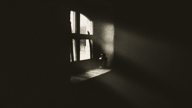 Leerer, frisch gestrichener Raum in einer Wohnung