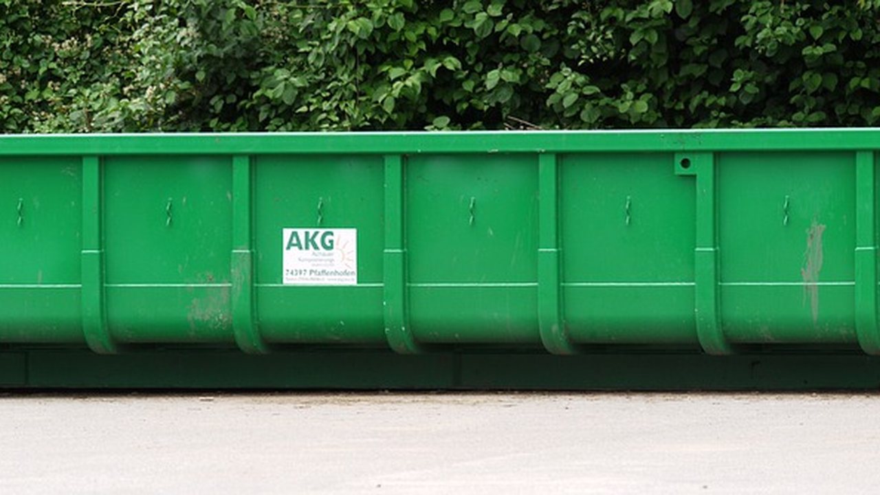 Problemstoffsammlung mit Behältern