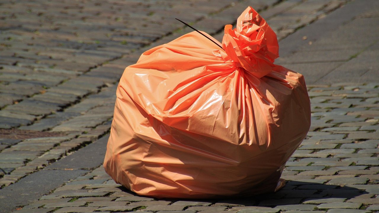 Getrennte Verpackungsabfälle in Säcken